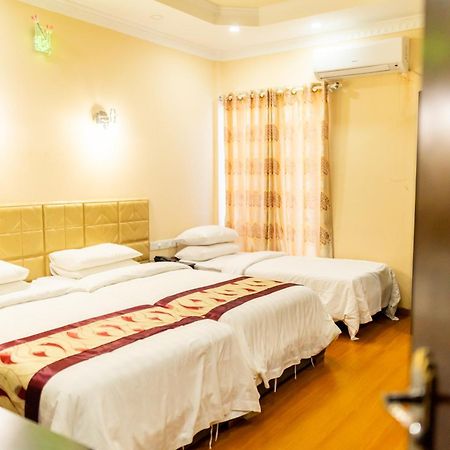 Abuharee Grand Hotel Addu City Bagian luar foto