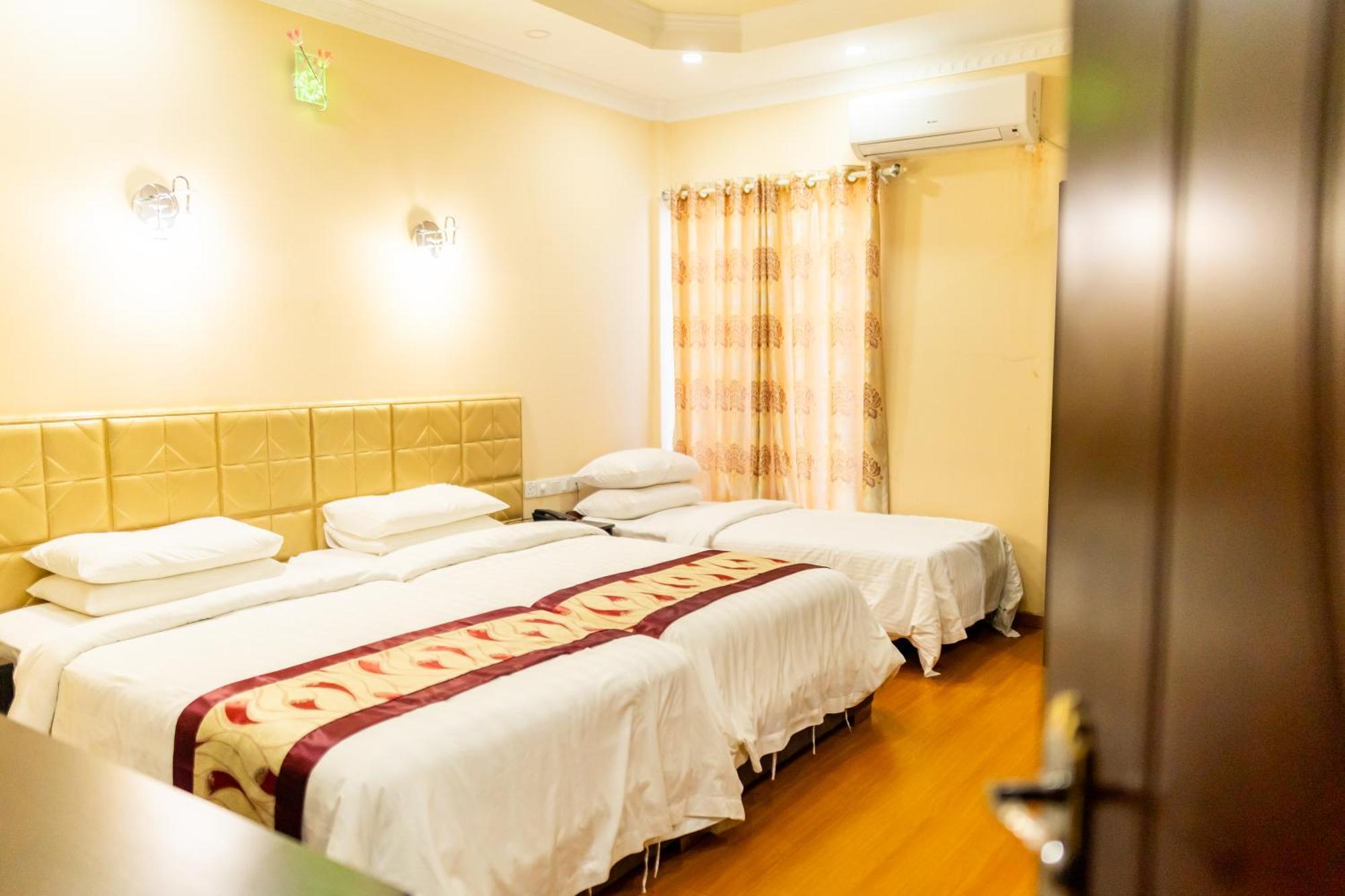 Abuharee Grand Hotel Addu City Bagian luar foto