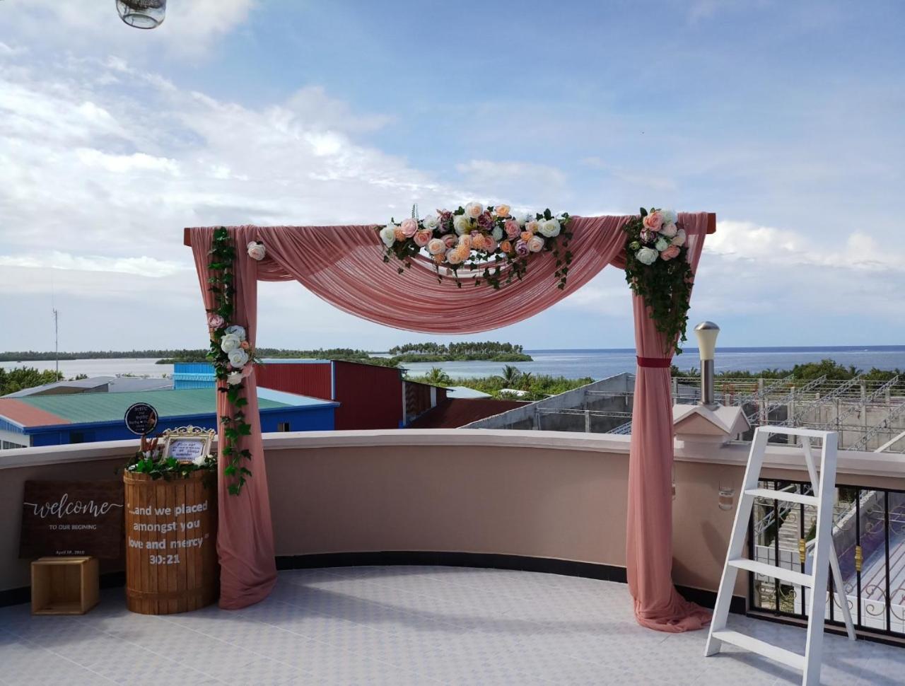 Abuharee Grand Hotel Addu City Bagian luar foto