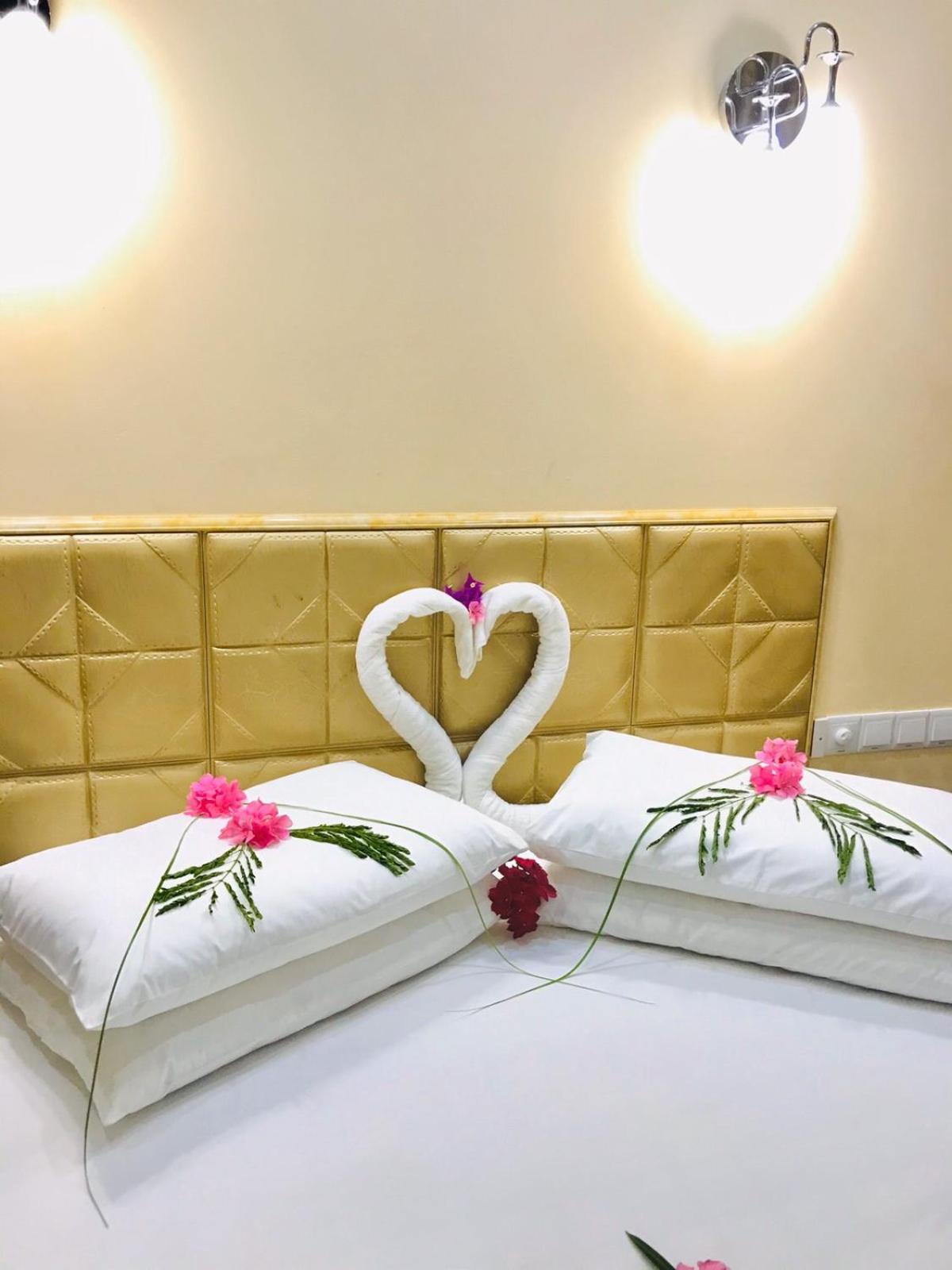 Abuharee Grand Hotel Addu City Bagian luar foto
