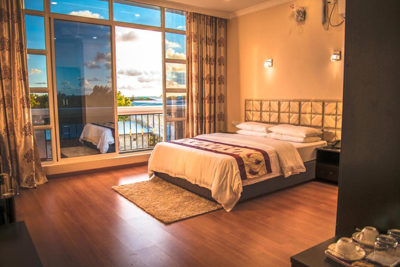 Abuharee Grand Hotel Addu City Bagian luar foto