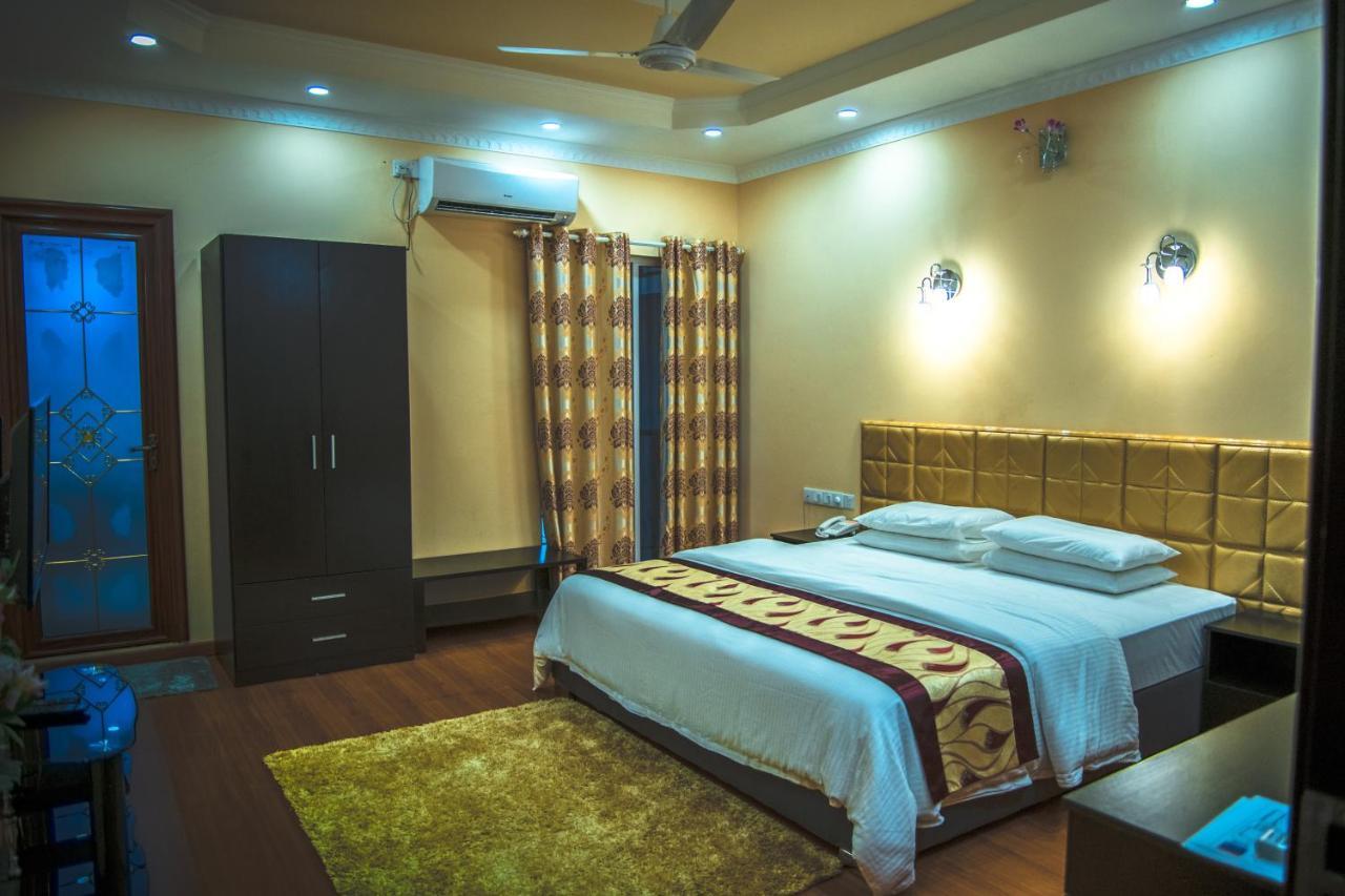 Abuharee Grand Hotel Addu City Bagian luar foto
