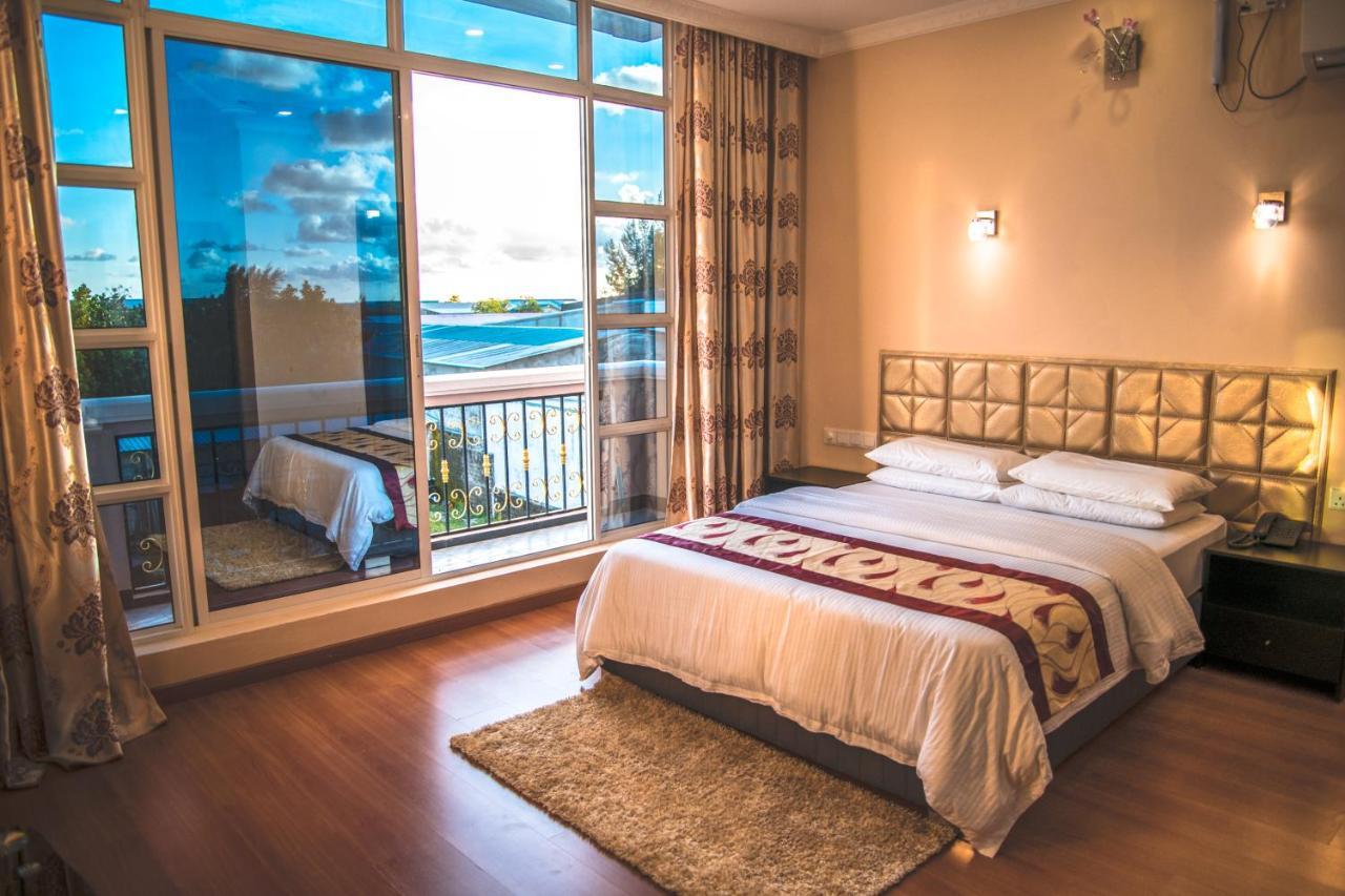 Abuharee Grand Hotel Addu City Bagian luar foto