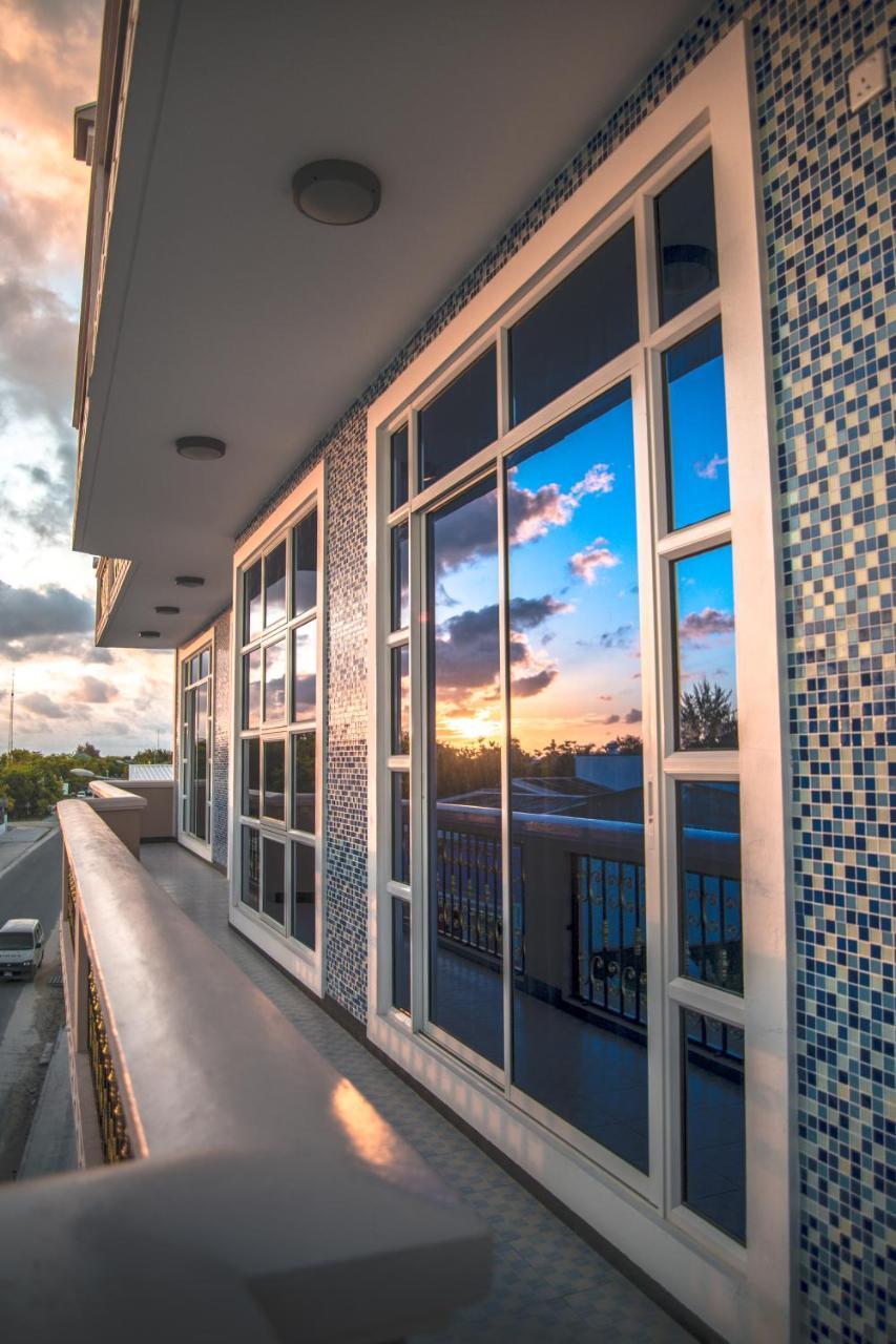 Abuharee Grand Hotel Addu City Bagian luar foto
