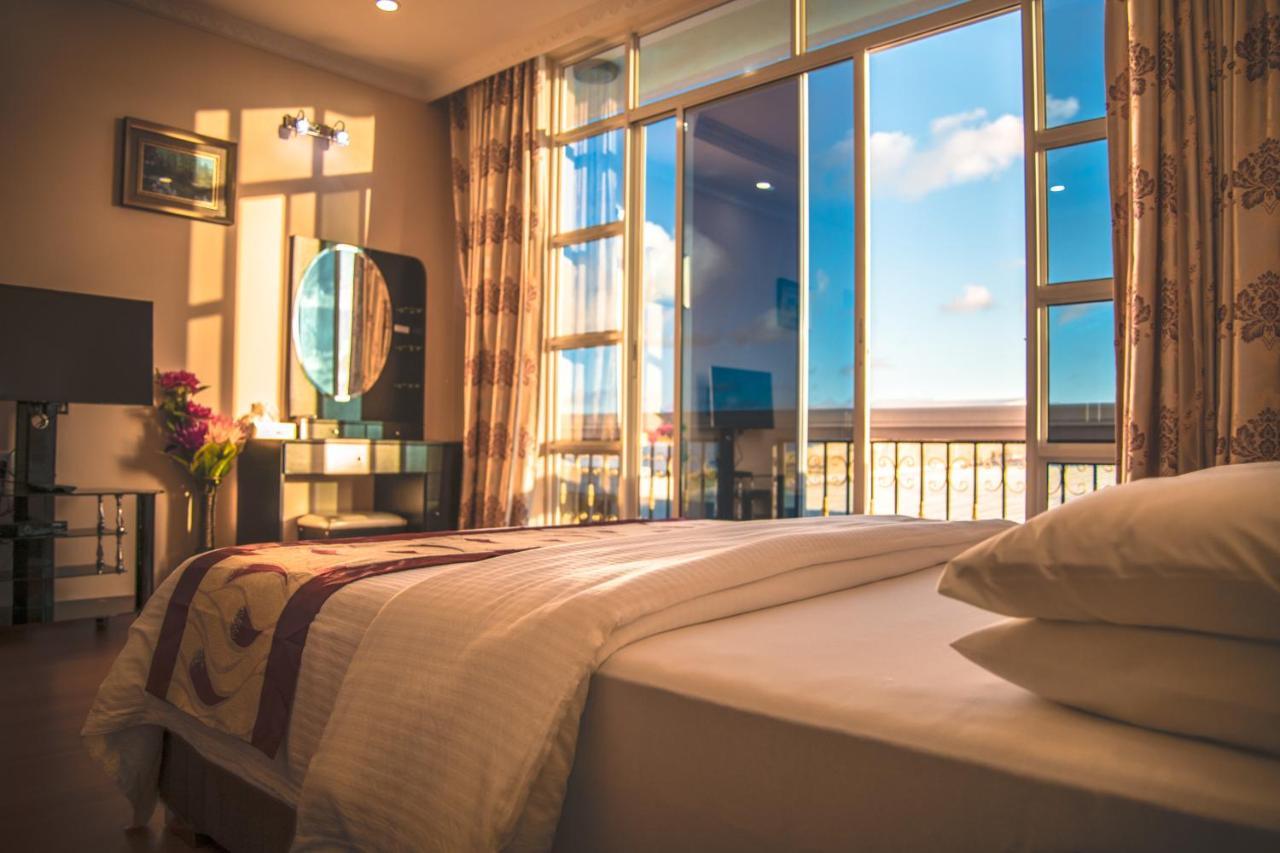 Abuharee Grand Hotel Addu City Bagian luar foto
