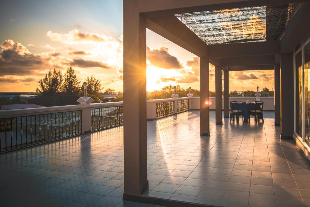 Abuharee Grand Hotel Addu City Bagian luar foto