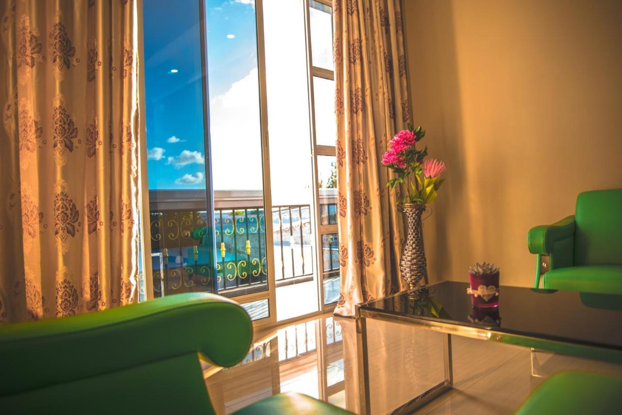 Abuharee Grand Hotel Addu City Bagian luar foto