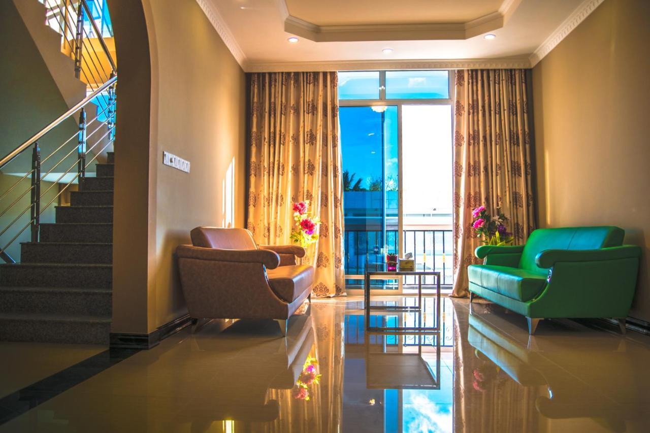 Abuharee Grand Hotel Addu City Bagian luar foto