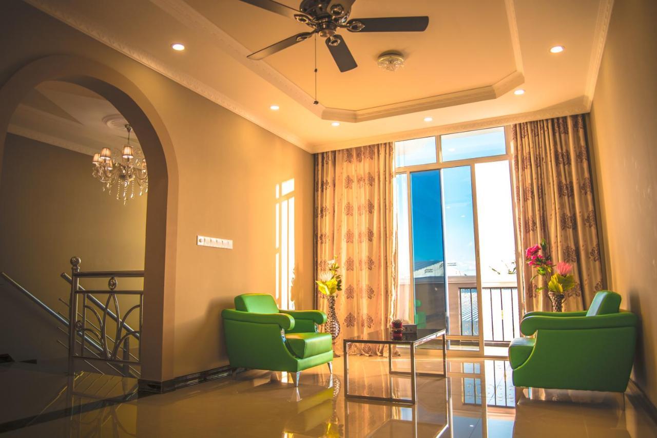 Abuharee Grand Hotel Addu City Bagian luar foto