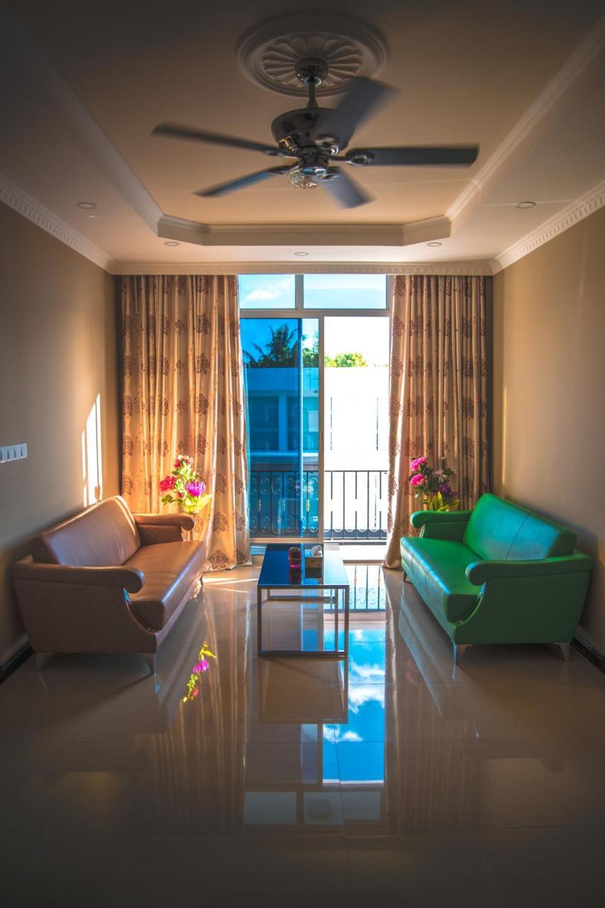 Abuharee Grand Hotel Addu City Bagian luar foto
