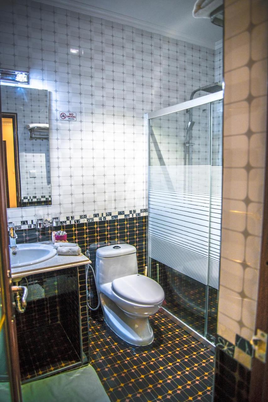 Abuharee Grand Hotel Addu City Bagian luar foto